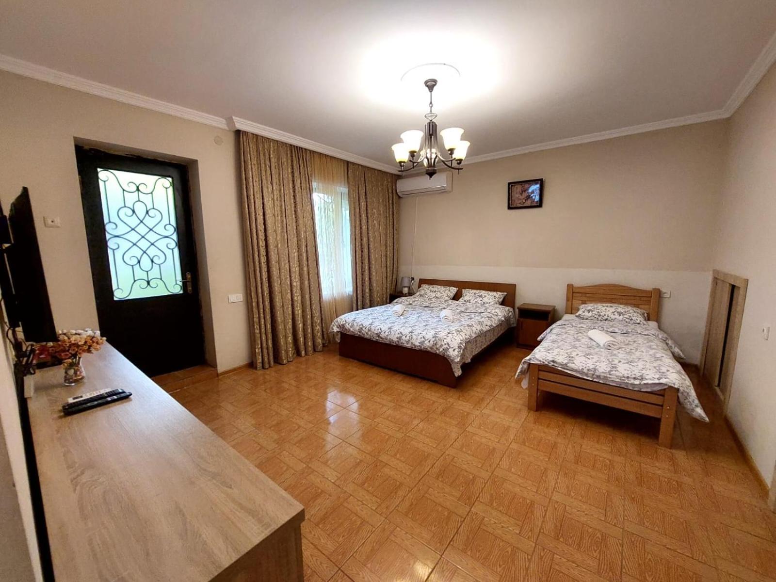 Geo Kutaisi Appartement Buitenkant foto